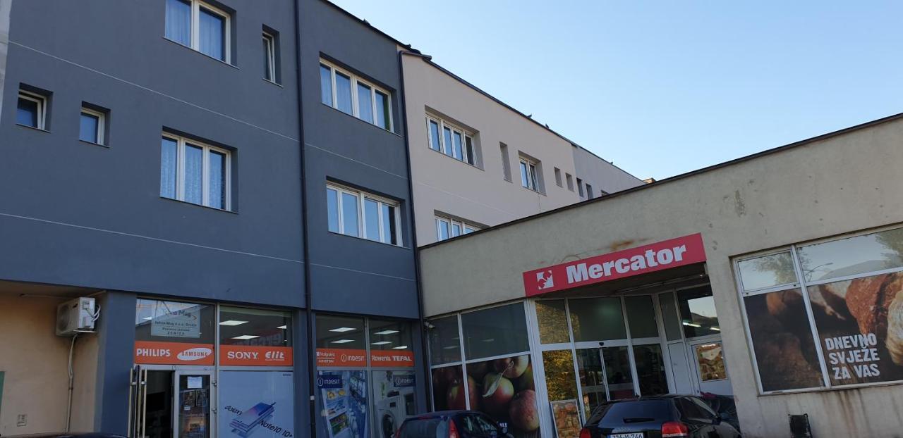 דירות זניקה Trosoban Stan U Zenici מראה חיצוני תמונה